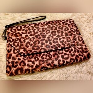 NWOT ☆ Leopard Wristlet Clutch